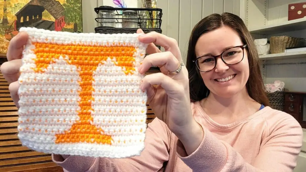 Crocheted Tennessee Volunteers Logo: Free Pattern and Video Tutorial